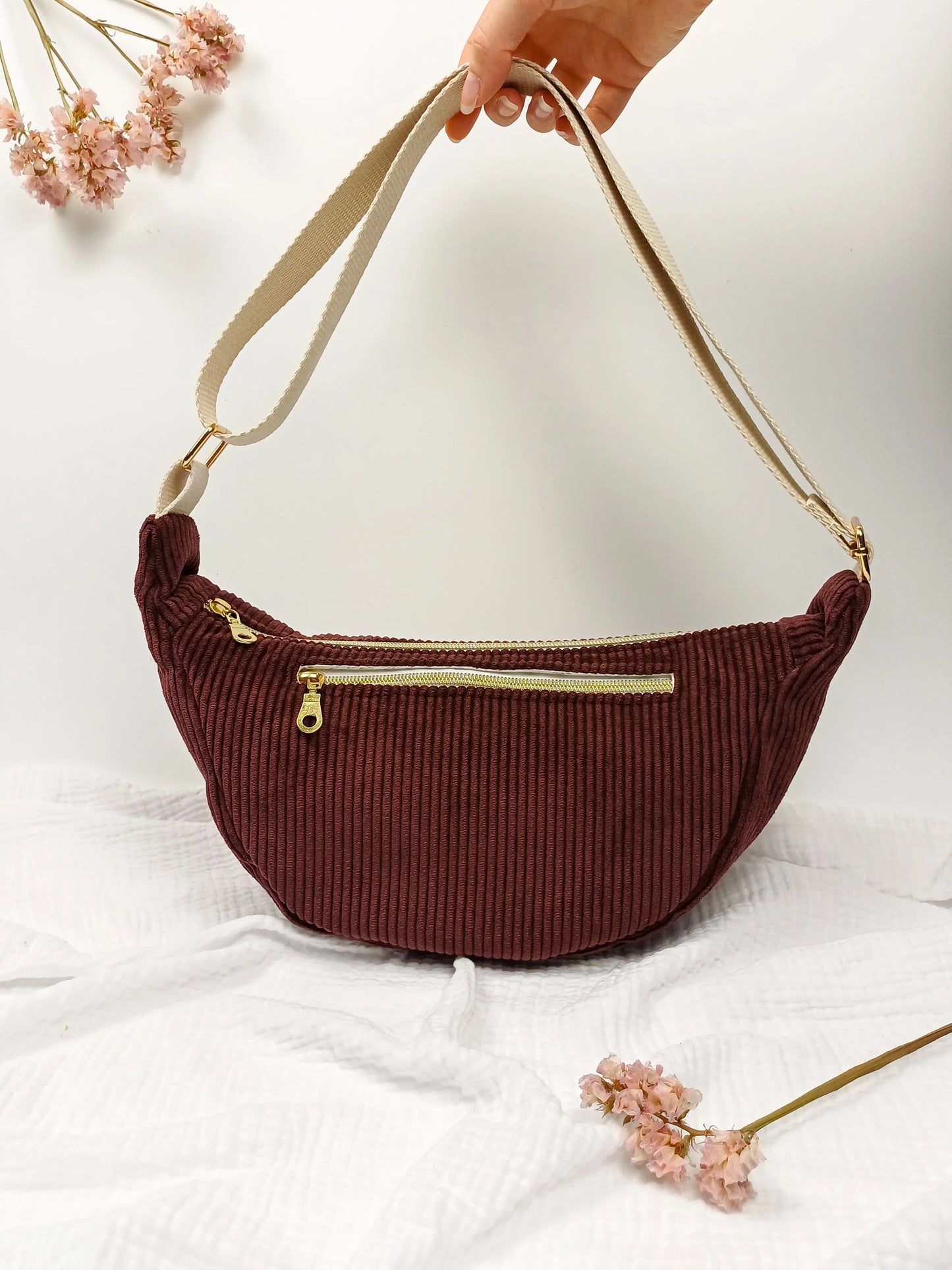 Sac demi-lune - Velours côtelé prune - CréaEmeline - accessoire - fait-main