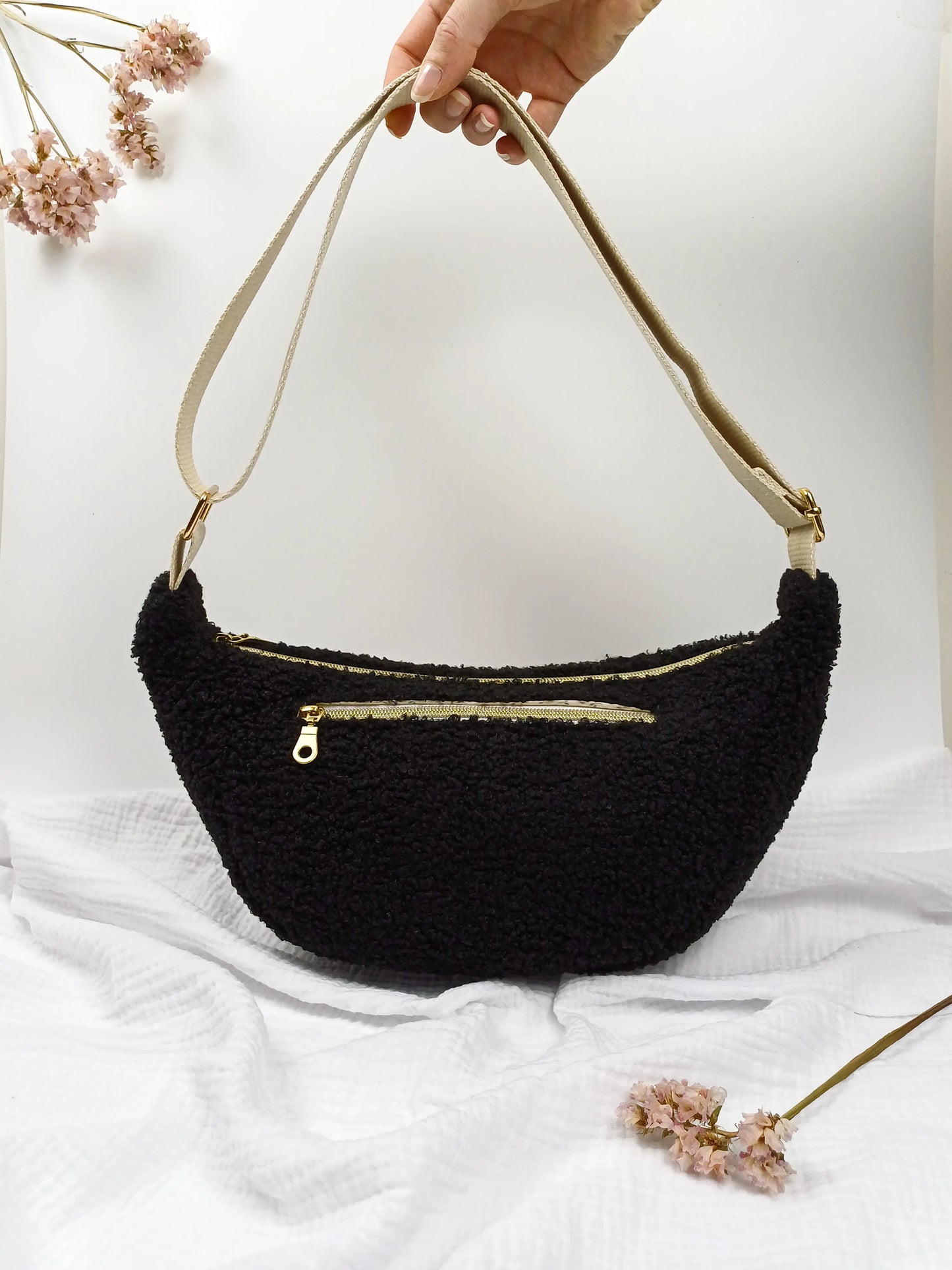 Sac demi-lune - Bouclette noir - CréaEmeline - accessoire - fait-main