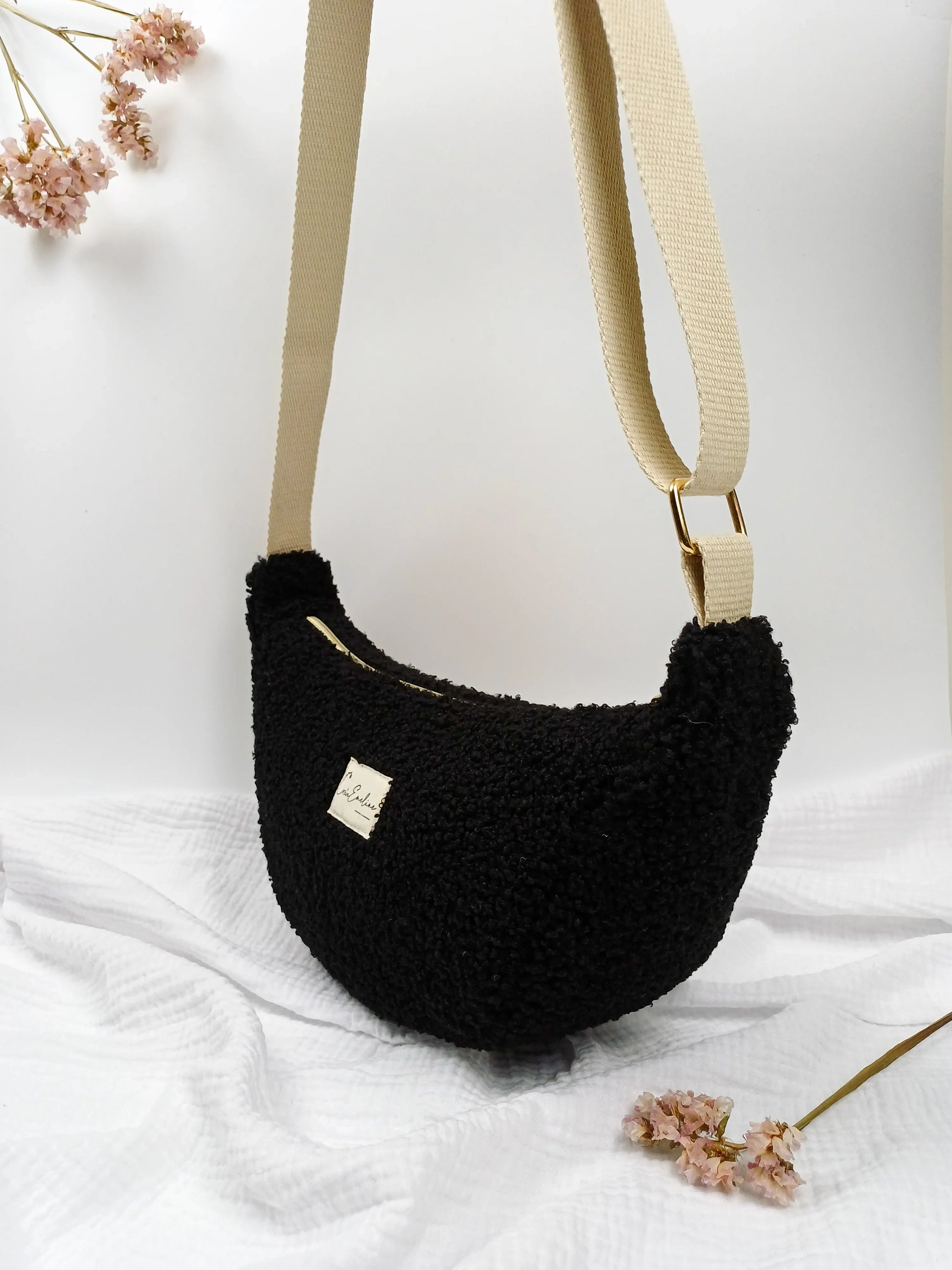 Sac demi-lune - Bouclette noir - CréaEmeline - accessoire - fait-main