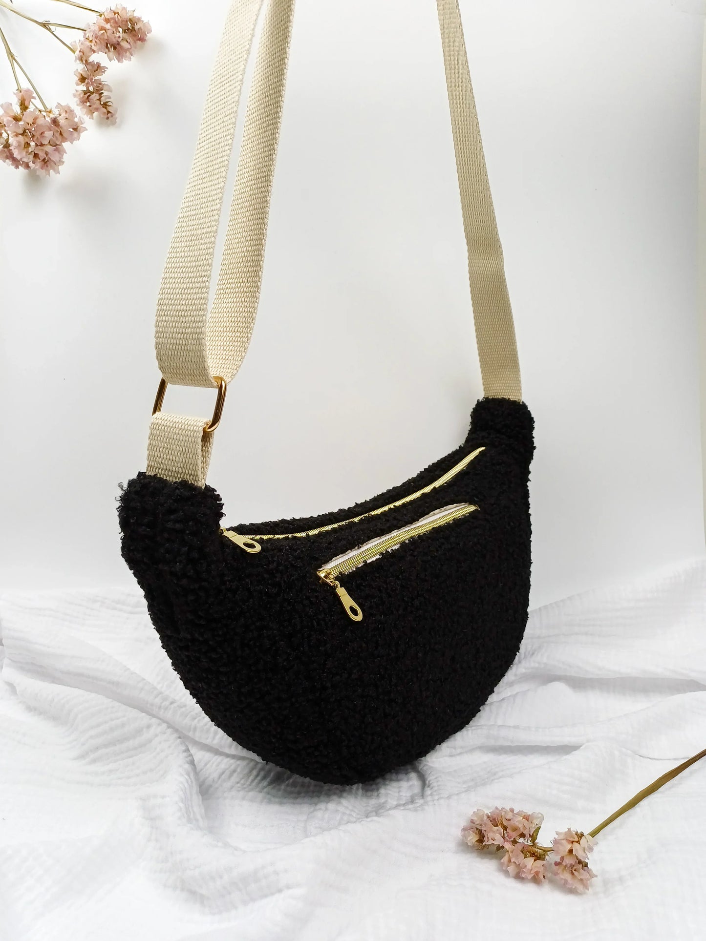Sac demi-lune - Bouclette noir - CréaEmeline - accessoire - fait-main