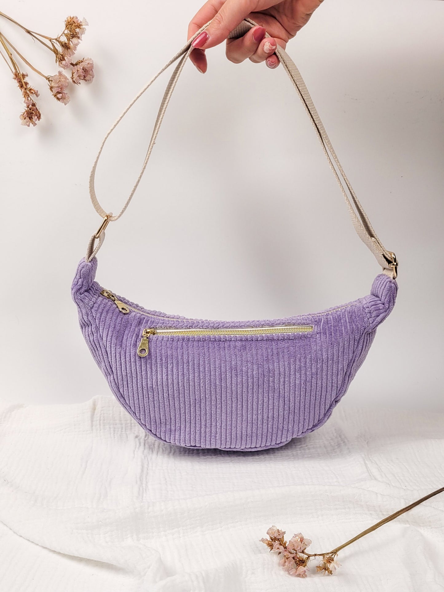 Halbmondtasche - Fliederfarbener Cord