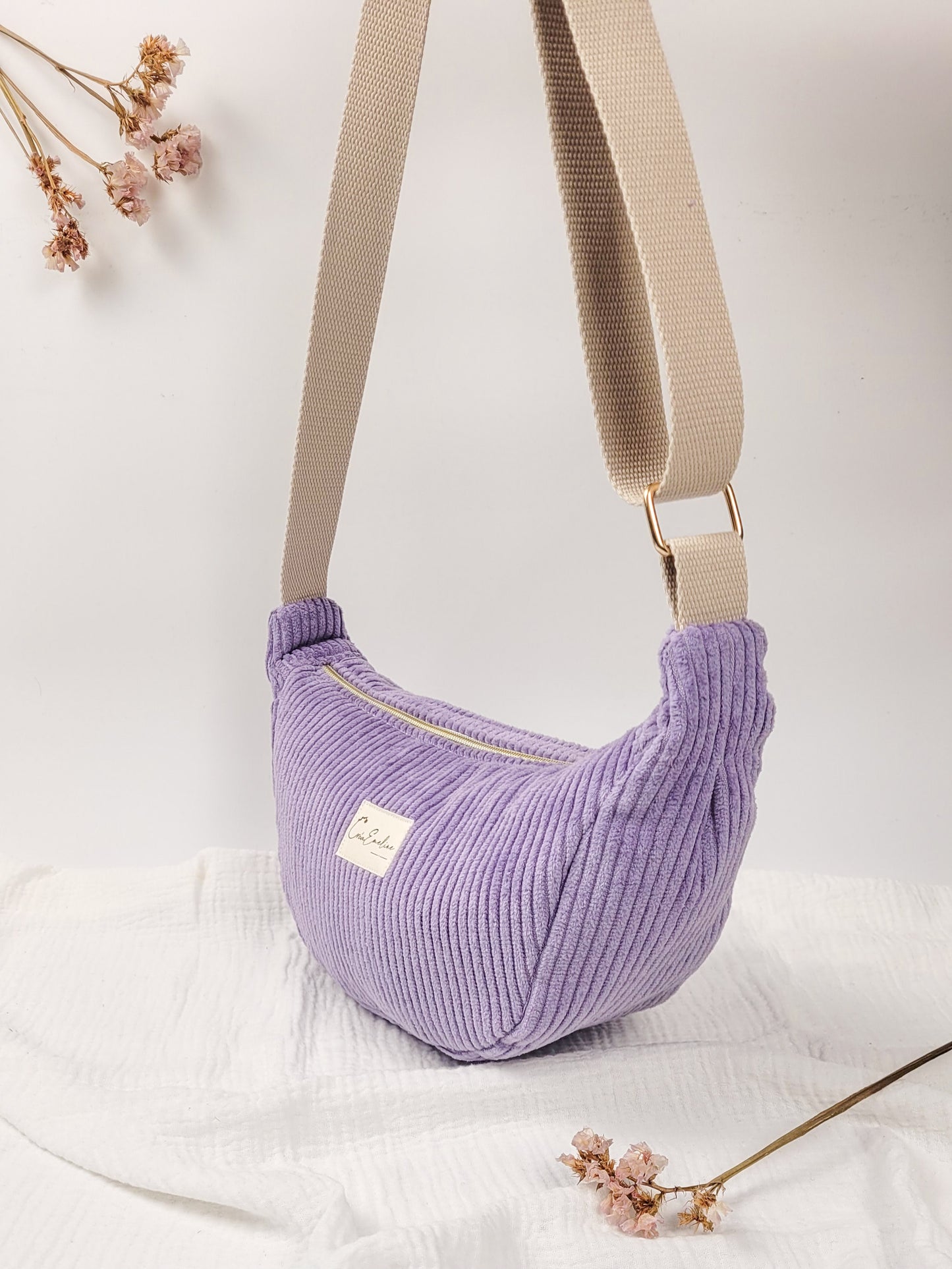 Halbmondtasche - Fliederfarbener Cord