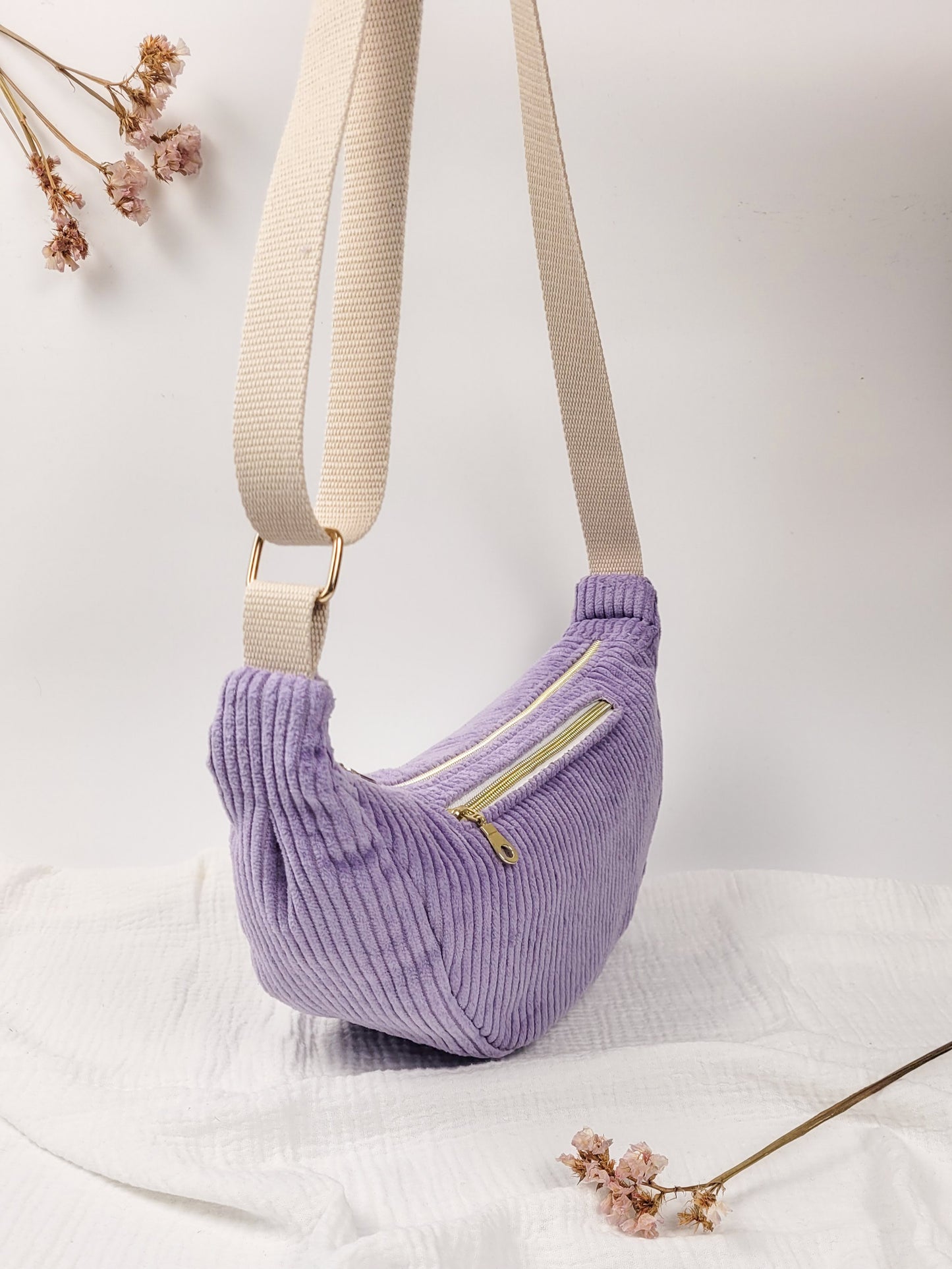 Halbmondtasche - Fliederfarbener Cord